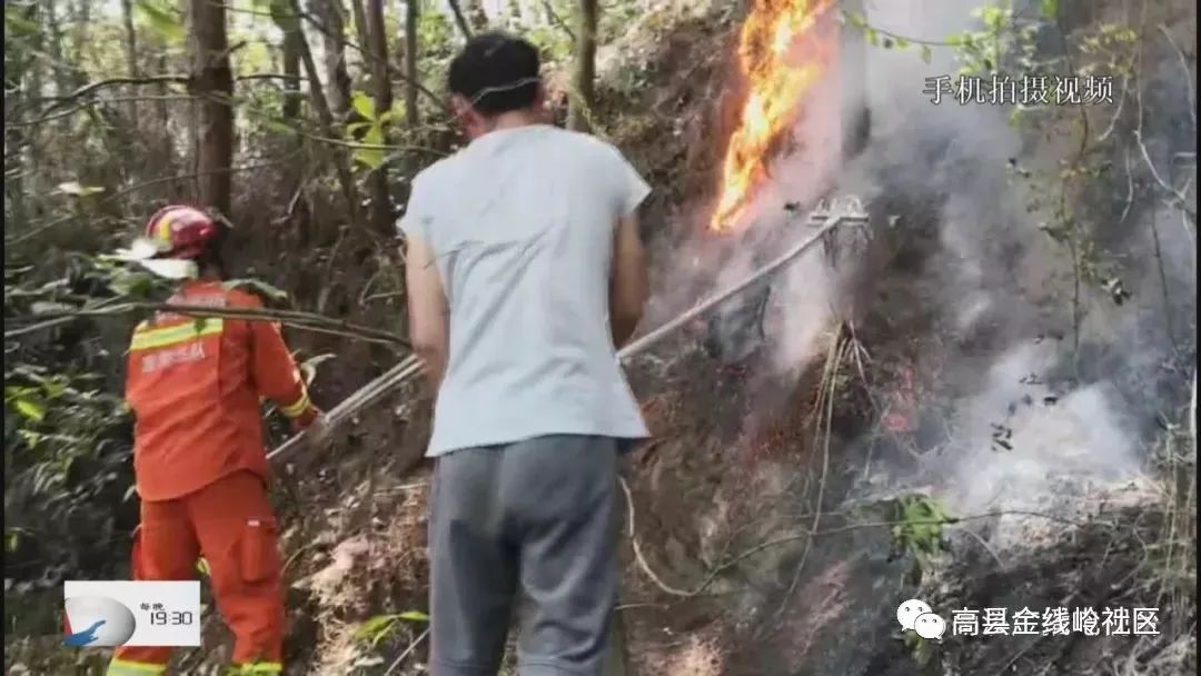 重庆小伙跳空翻上坟成网红——传统与现代的奇妙融合